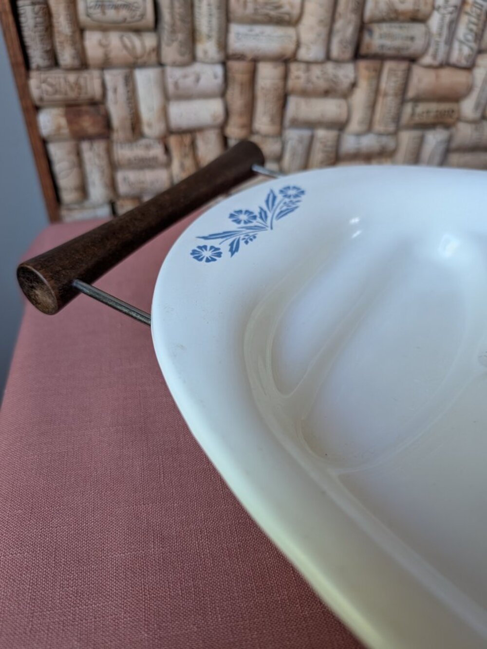 Meat Platter w/ MCM Metal & Wood Serving Base | CorningWare P‑19 Blue Cornflower - Picture 3 of 12